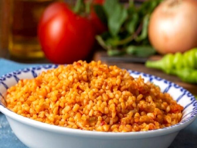 Salçalı Bulgur Pilavı Tarifi Nasıl Yapılır?