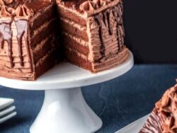 Yaş Pasta Tarifi Nasıl Yapılır?