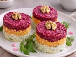 3 Renkli Salata Tarifi Nasıl Yapılır?