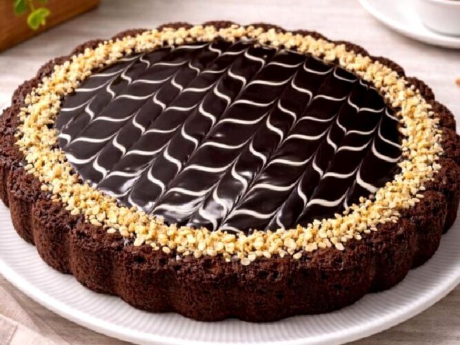 Çikolata Soslu Yumuşacık Tart Kek Tarifi Nasıl Yapılır?