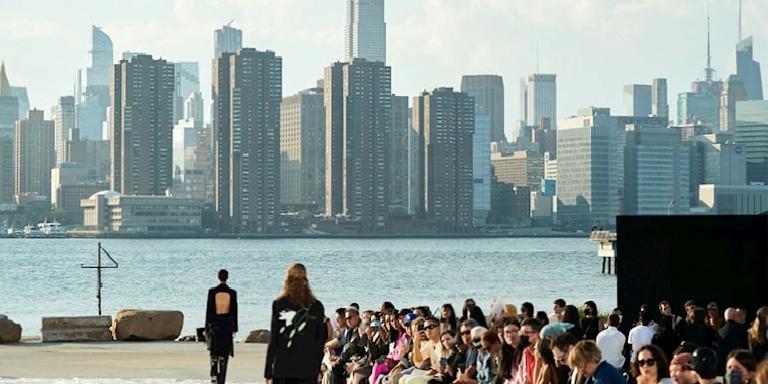 New York Moda Haftası Sonbahar/Kış 2026 Başlıyor: Takvimde Kimler Var, Kimler Yok?