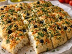 Sarımsaklı Zeytinli Ekmek Tarifi Nasıl Yapılır?