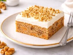 Kremalı Havuçlu Cevizli Kek Tarifi Nasıl Yapılır?