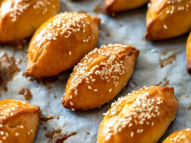 Kremalı Kıyır Poğaça Tarifi Nasıl Yapılır?