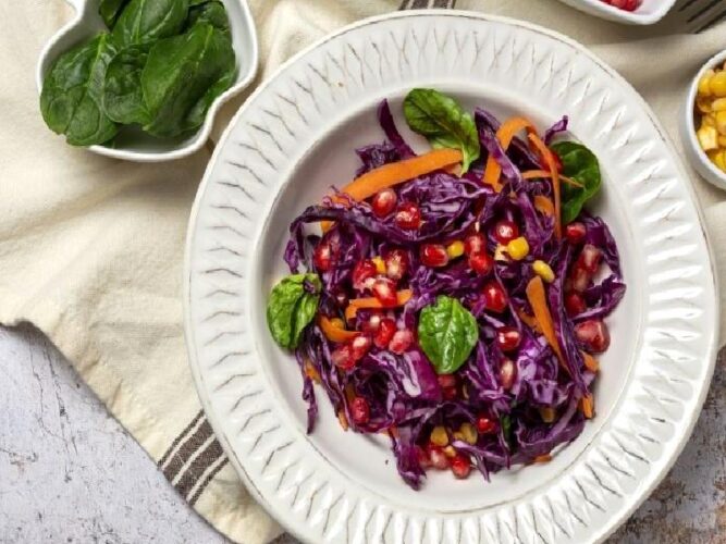 Narlı Mor Lahana Salatası Tarifi Nasıl Yapılır?