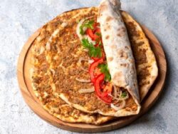 Tavada Mayasız Lahmacun Tarifi Nasıl Yapılır?