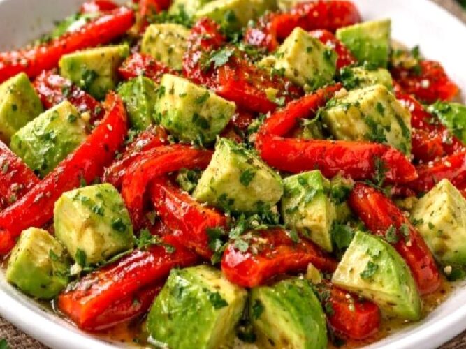 Avokadolu Köz Biber Salatası Tarifi Nasıl Yapılır?
