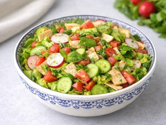 Fettuş Salata Tarifi Nasıl Yapılır?