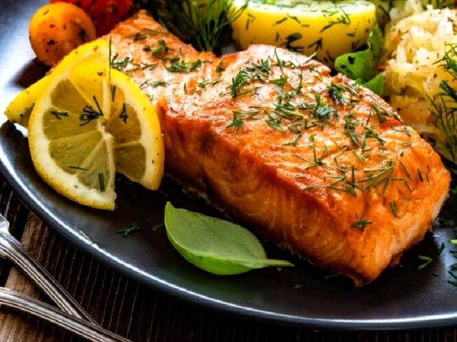 Fırında Sebzeli Limonlu Somon Tarifi Nasıl Yapılır?
