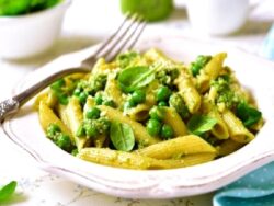 Ispanaklı Bezelyeli Makarna Tarifi Nasıl Yapılır?