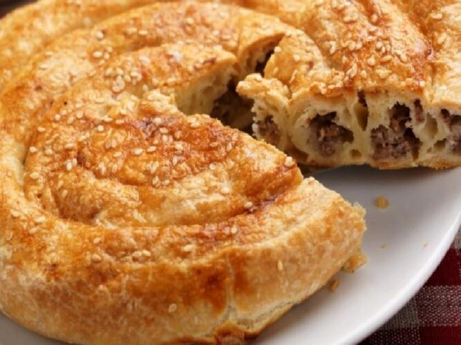Kıymalı Börek Tarifi Nasıl Yapılır?