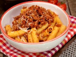 Kıymalı Kerevizli Makarna Tarifi Nasıl Yapılır?