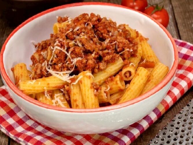 Kıymalı Kerevizli Makarna Tarifi Nasıl Yapılır?