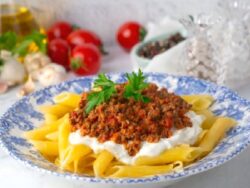 Kıymalı Yoğurtlu Makarna Tarifi Nasıl Yapılır?