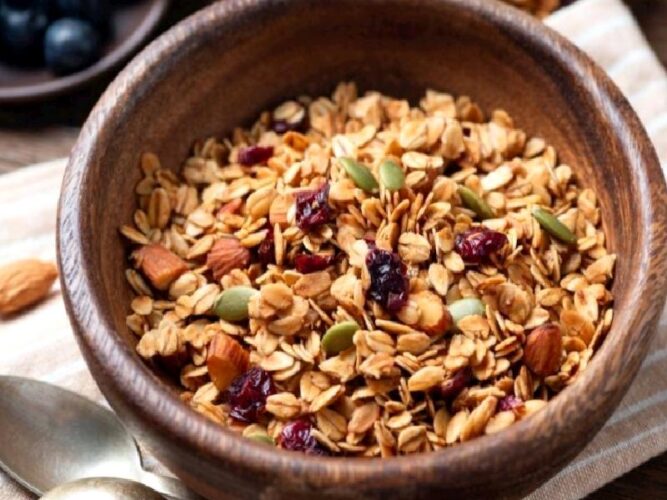 Kuru Yemişli Granola Tarifi Nasıl Yapılır?
