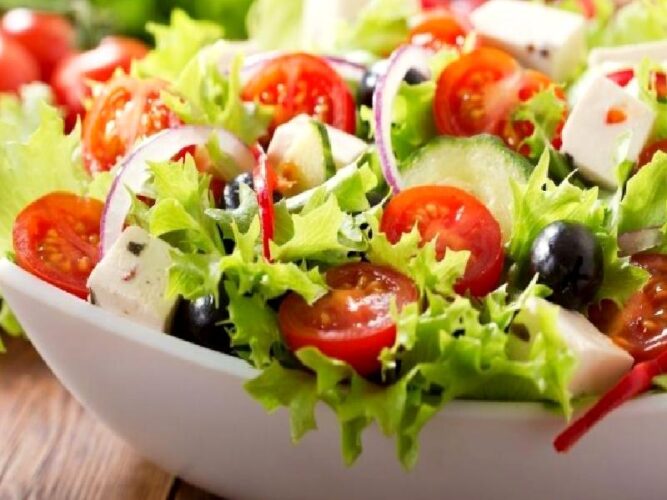 Yeşil Salata Tarifi Nasıl Yapılır?