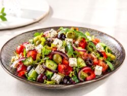Akdeniz Salatası Tarifi Nasıl Yapılır?
