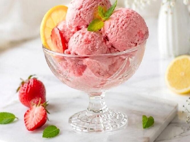 Çilekli Limonlu Dondurma Tarifi Nasıl Yapılır?