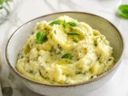 Fesleğenli Limon Aromalı Patates Püresi Tarifi Nasıl Yapılır?