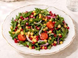 Mısırlı Narlı Roka Salatası Tarifi Nasıl Yapılır?