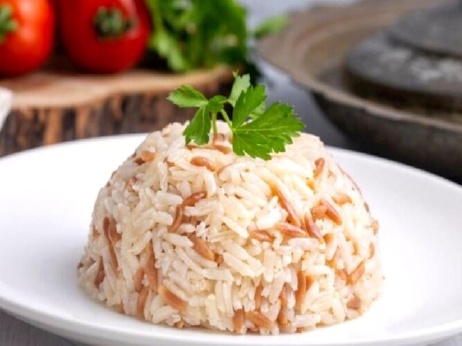 Tam Kıvamında Şehriyeli Pirinç Pilavı Tarifi Nasıl Yapılır?