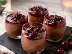 Vişne Soslu Çikolatalı Mousse Tarifi Nasıl Yapılır?