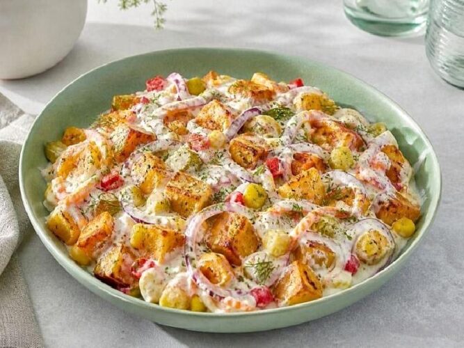 Çıtır Patatesli Yoğurtlu Salata Tarifi Nasıl Yapılır?