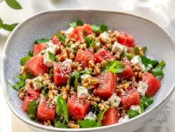 Karpuz Salatası Tarifi Nasıl Yapılır?