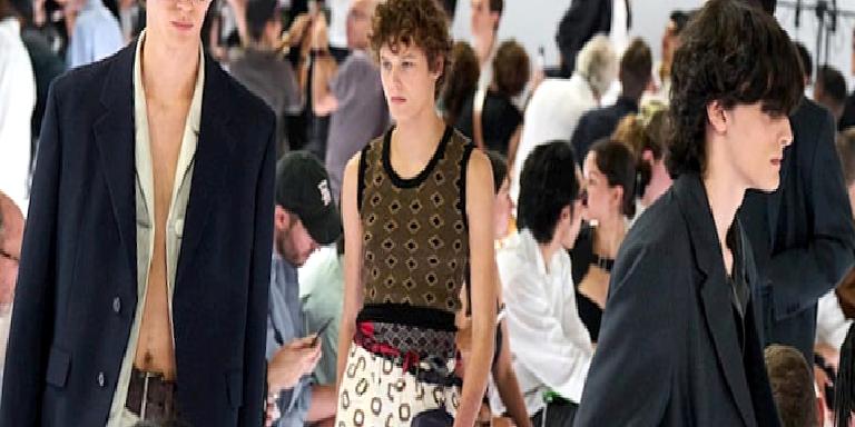 Prada Erkek İlkbahar/Yaz 2027: Modanın Fazlalıklarla Hesaplaşması