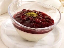 Vişne Soslu Sakızlı Muhallebi Tarifi Nasıl Yapılır?