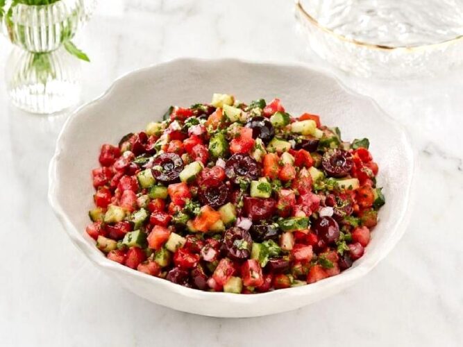 Vişneli Bostana Salatası Tarifi Nasıl Yapılır?