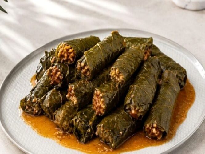 Dağılmayan Bulgurlu Etli Pazı Sarması Tarifi Nasıl Yapılır?