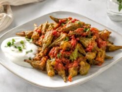 Domates Soslu Bamya Kızartması Tarifi Nasıl Yapılır?