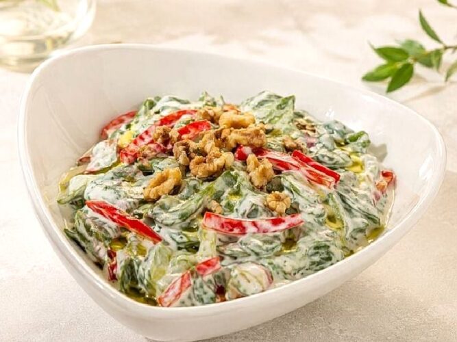 Köz Biberli Yoğurtlu Semizotu Salatası Tarifi Nasıl Yapılır?