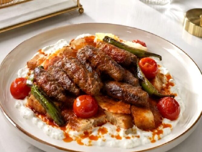 Lezzetiyle Lokantaları Aratmayan Pideli Köfte Tarifi Nasıl Yapılır?