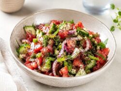 Sumaklı İstanbul Salatası Tarifi Nasıl Yapılır?