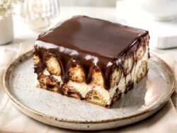 Dondurma Tadında Profiterollü Yaz Pastası Tarifi Nasıl Yapılır?