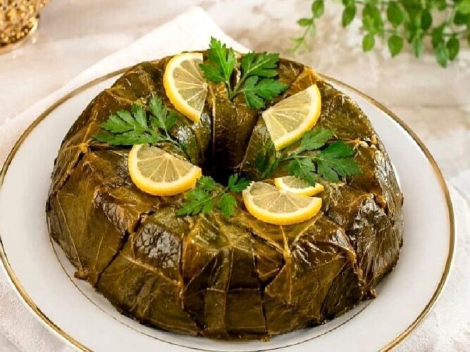 Kek Kalıbında Zeytinyağlı Yaprak Sarması Tarifi Nasıl Yapılır?