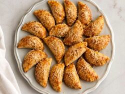 Köz Patlıcanlı Börekitas Tarifi Nasıl Yapılır?