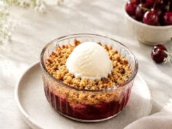 Porsiyonluk Vişneli Crumble Tarifi Nasıl Yapılır?