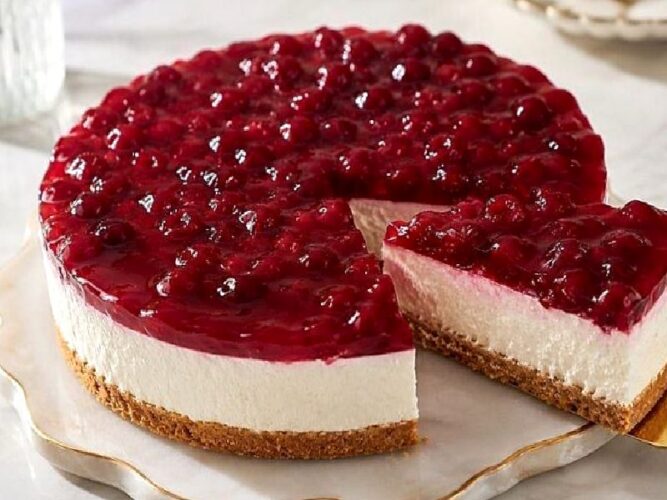 Vişneli Bisküvili Soğuk Pasta (Yalancı Cheesecake) Tarifi Nasıl Yapılır?