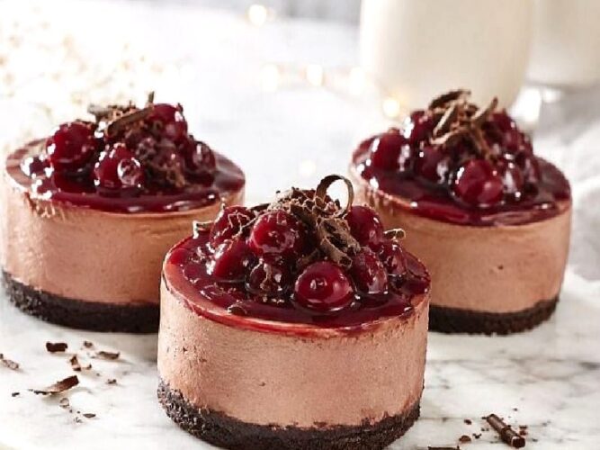 Vişneli Ve Çikolatalı Porsiyonluk Cheesecake Tarifi Nasıl Yapılır?
