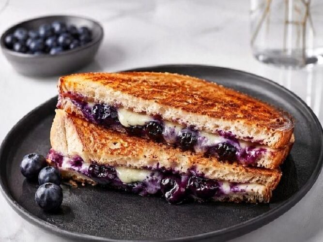 Yaban Mersinli Peynirli Tost Tarifi Nasıl Yapılır?