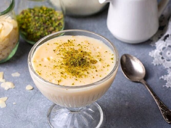 4 Kaşık Unla Tam Kıvamında Muhallebi Tarifi Nasıl Yapılır?