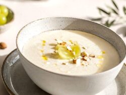 Ajo Blanco (İspanyol Badem Çorbası) Tarifi Nasıl Yapılır?
