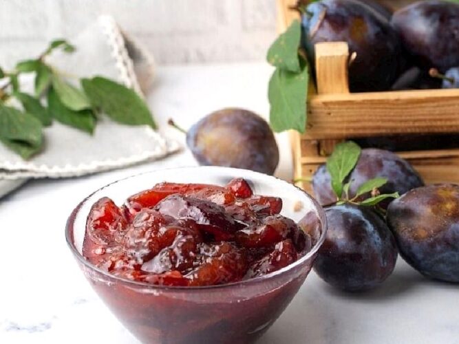 Az Malzemeyle Tam Kıvamında Mürdüm Eriği Marmelatı Tarifi Nasıl Yapılır?