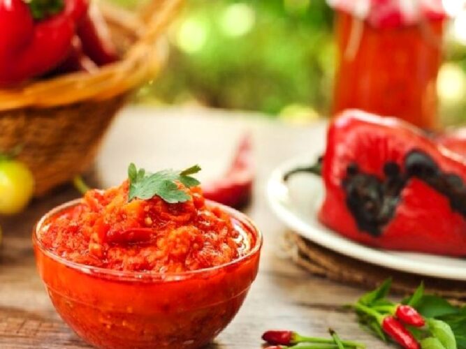 Çiğden Hazırlanan Doğal Acı Domates Sosu Tarifi Nasıl Yapılır?