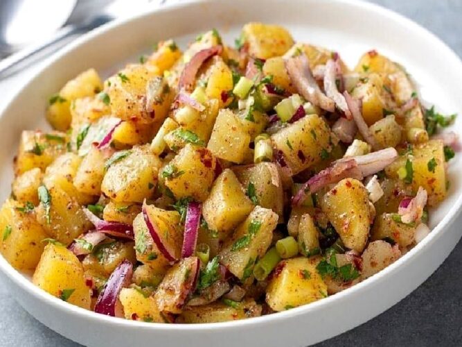 Dağılmadan Tam Kıvamında Patates Salatası Tarifi Nasıl Yapılır?