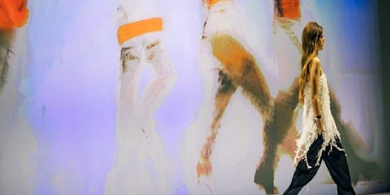 H&M, Nick Knight’ın Kreatif Vizyonu ile Londra Moda Haftası’nda
