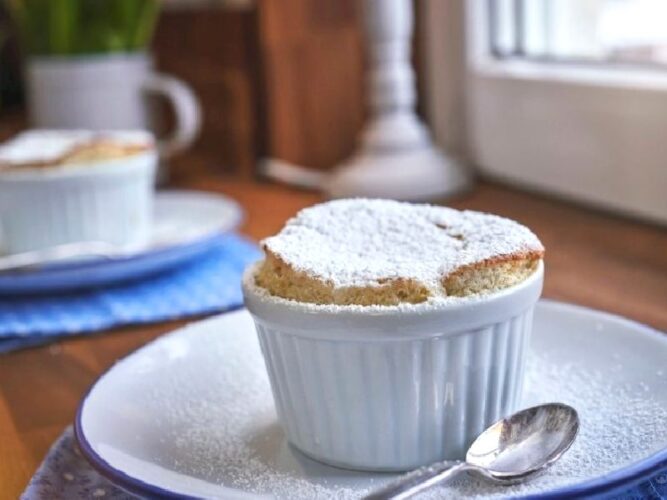 Kaşık Kaşık Yediren Beyaz Çikolatalı Sufle Tarifi Nasıl Yapılır?